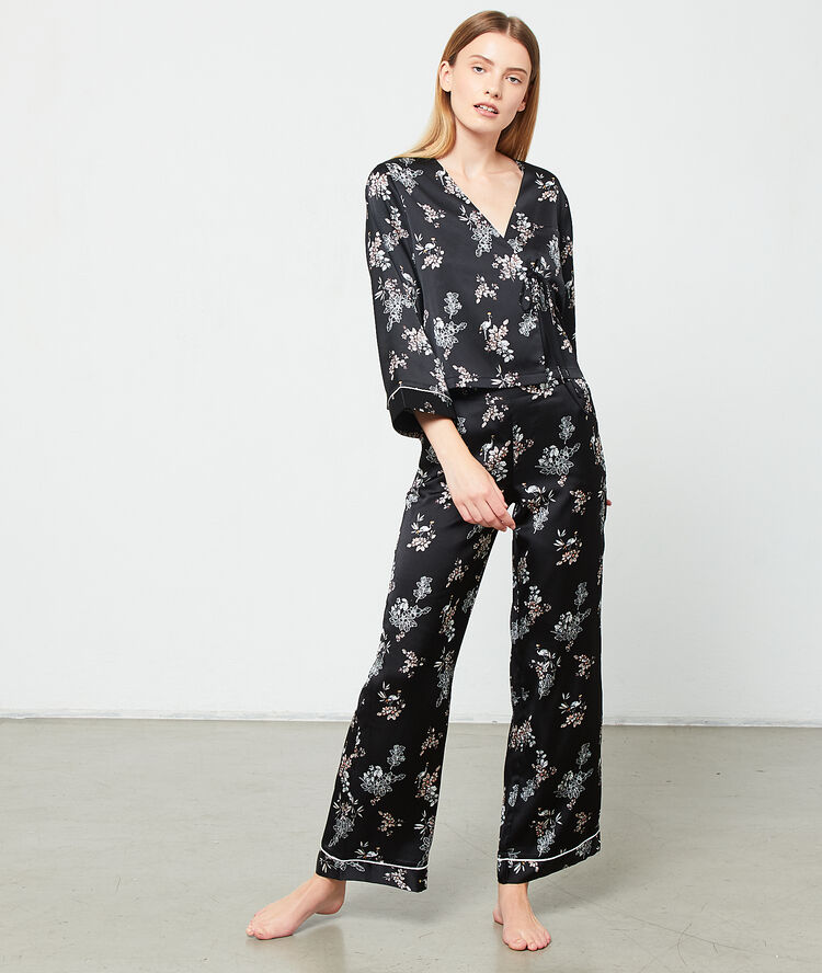 Chemise de pyjama cache-coeur noir.