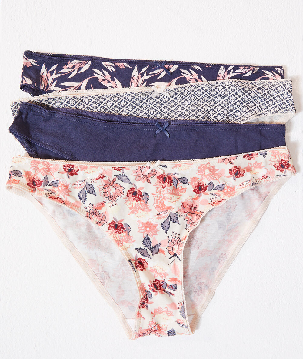 Lot de 4 slips imprimés marine.