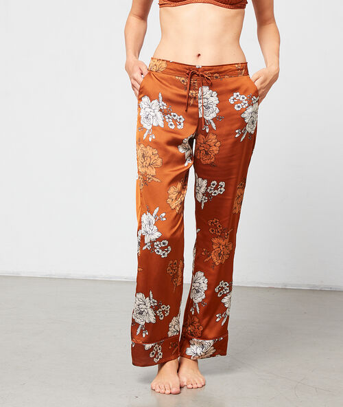 Pantalon satiné imprimé floral marron.