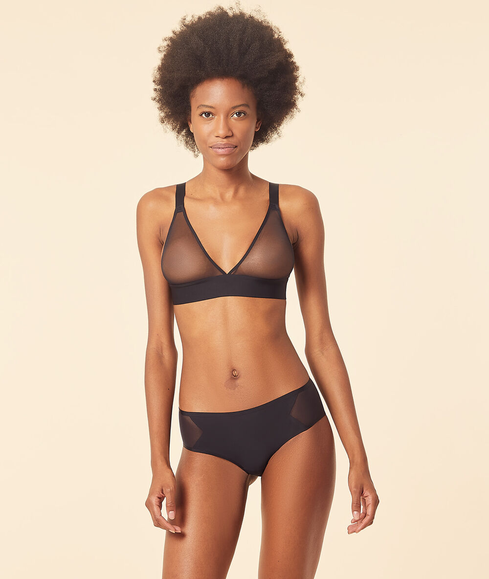 Soutien-gorge n°8 - triangle sans armatures en mesh invisible noir.