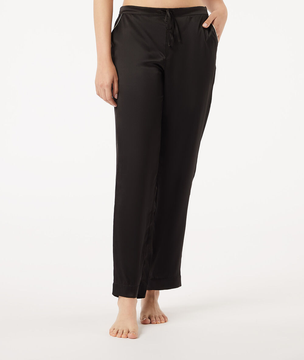Pantalon en soie noir.