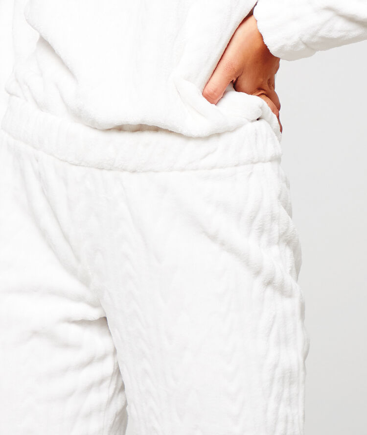 Pantalon effet torsadé ecru.