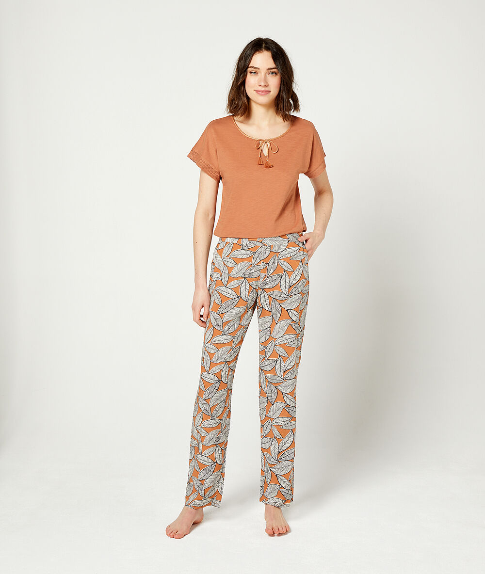 T-shirt col à lacets terracotta.