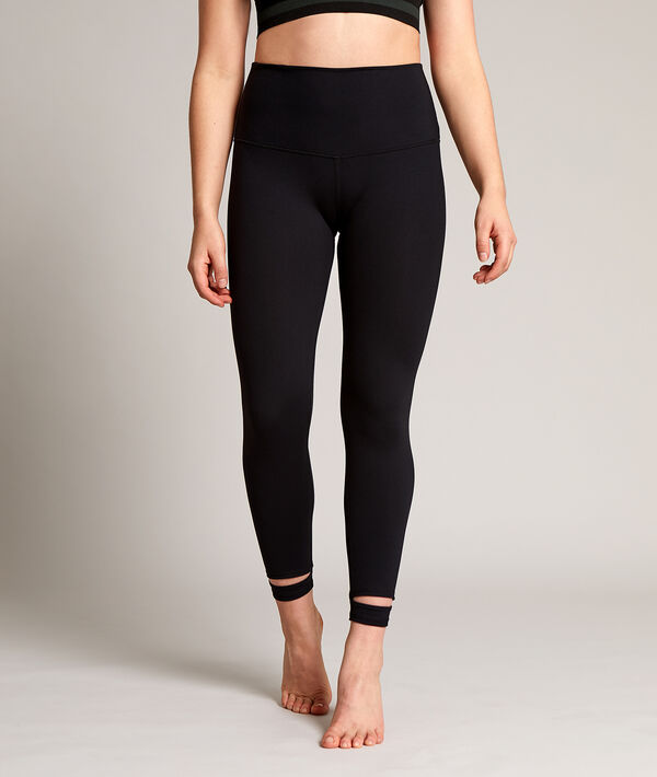Legging de yoga court, détails aux chevilles Legging de yoga court, détails aux chevilles;${refinementColor}