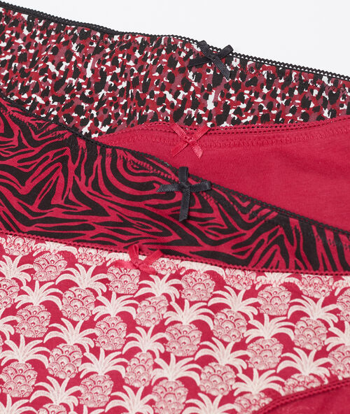 Lot de 4 culottes en coton rouge.