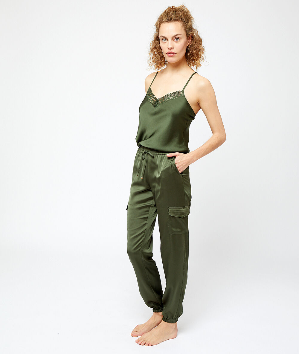 Pantalon satiné coupe battle kaki.