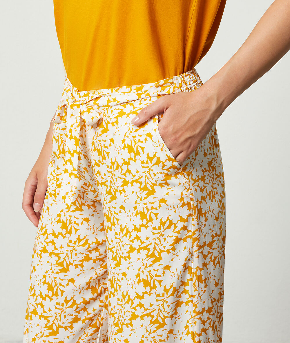 Capri-hose ocker.