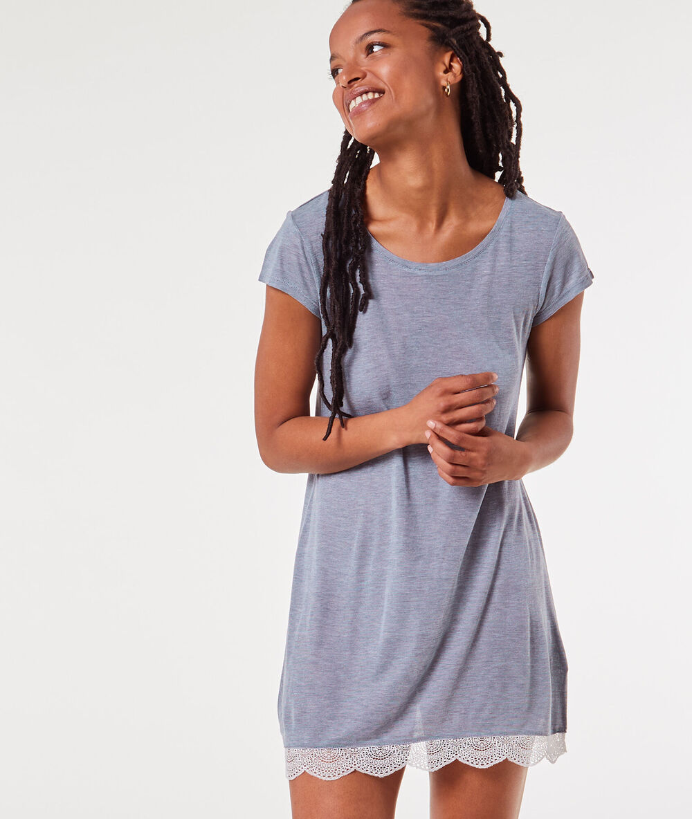 Chemise de nuit bas dentelle marine.