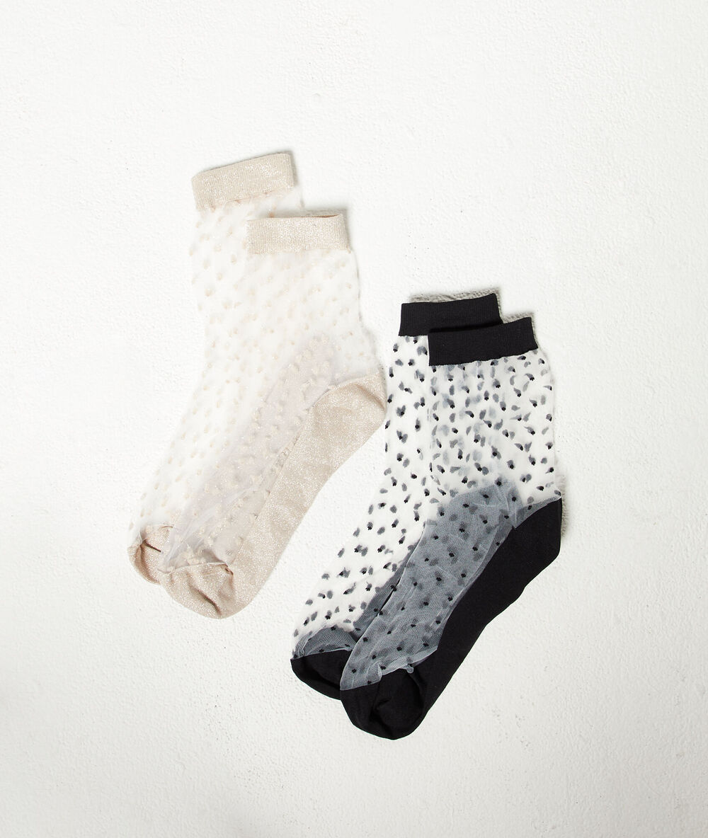 Set mit 2 paar socken in tupfenmulloptik schwarz und creme.
