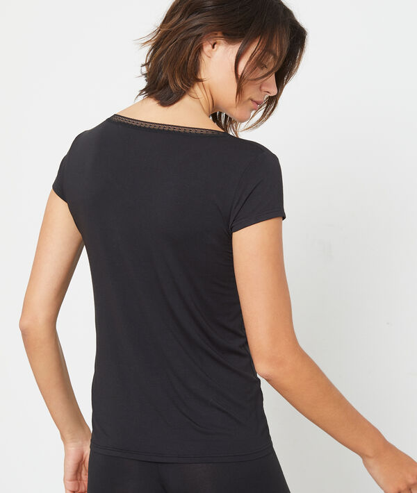 T-Shirt aus Spitze mit V-Ausschnitt T-Shirt aus Spitze mit V-Ausschnitt
