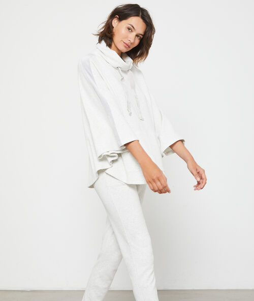 Sweat manches larges ecru.