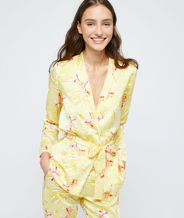 Seidig schimmerndes Pyjamaoberteil mit Gürtel aus recyceltem Polyester Seidig schimmerndes Pyjamaoberteil mit Gürtel aus recyceltem Polyester;${refinementColor}