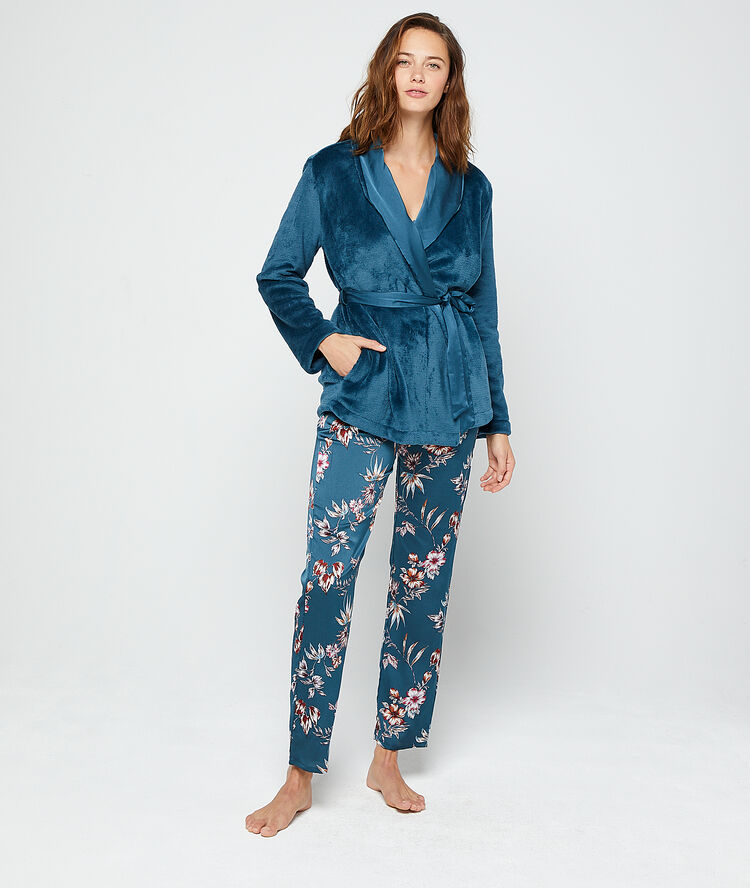 Pyjama 3 pièces satiné bleu.
