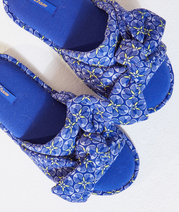 Chaussons tongs avec noeud Chaussons tongs avec noeud;${refinementColor}