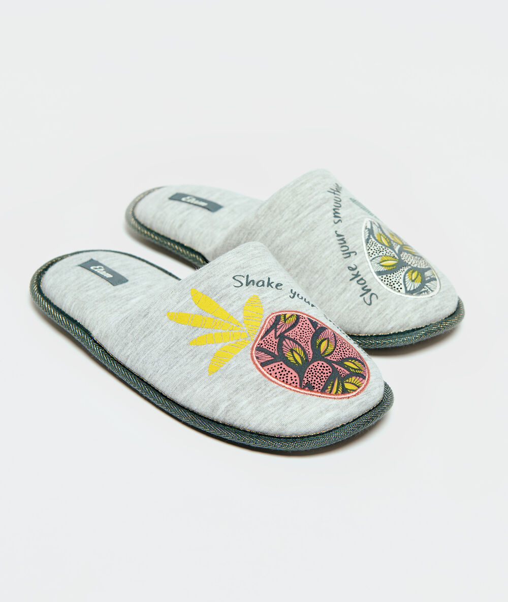 Chaussons imprimé ananas "shake your smoothie" gris.