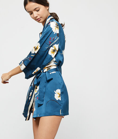 Kimono satin imprimé fleuri bleu.