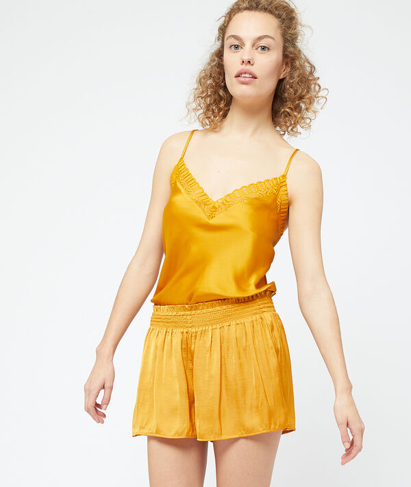 Seidig schimmernde, plissierte Shorts, in der Taille gesmokt Seidig schimmernde, plissierte Shorts, in der Taille gesmokt;${refinementColor}