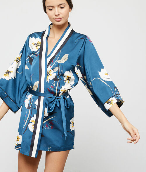 Kimono satin imprimé fleuri bleu.