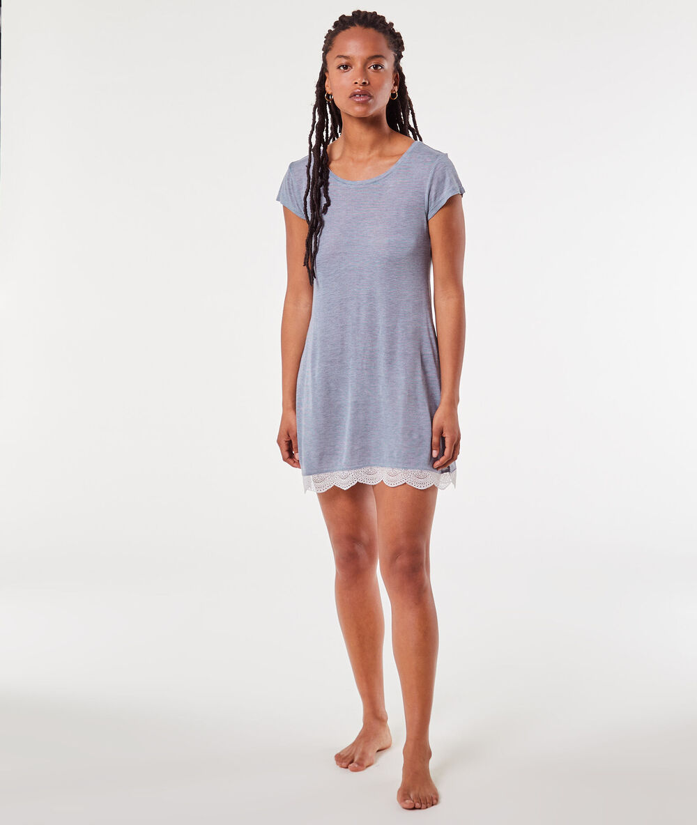 Chemise de nuit bas dentelle marine.