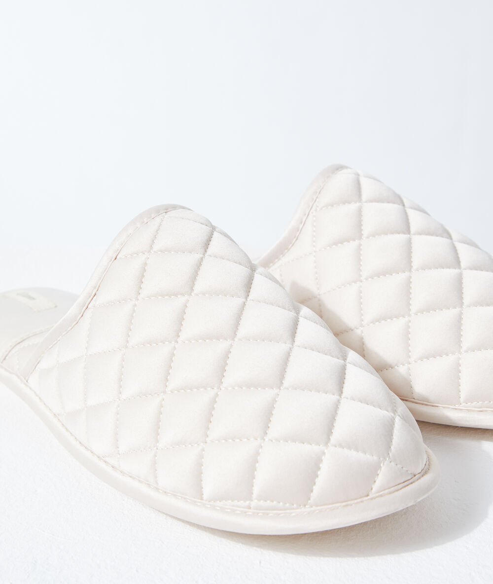 Mules mit stepp-optik beige.
