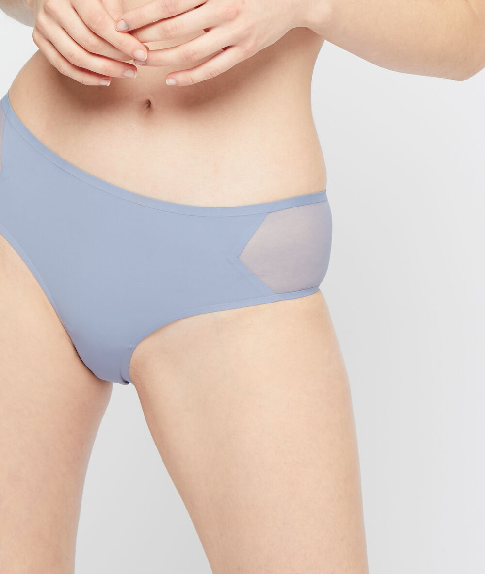 Shorty en microfibre et tulle bleu.