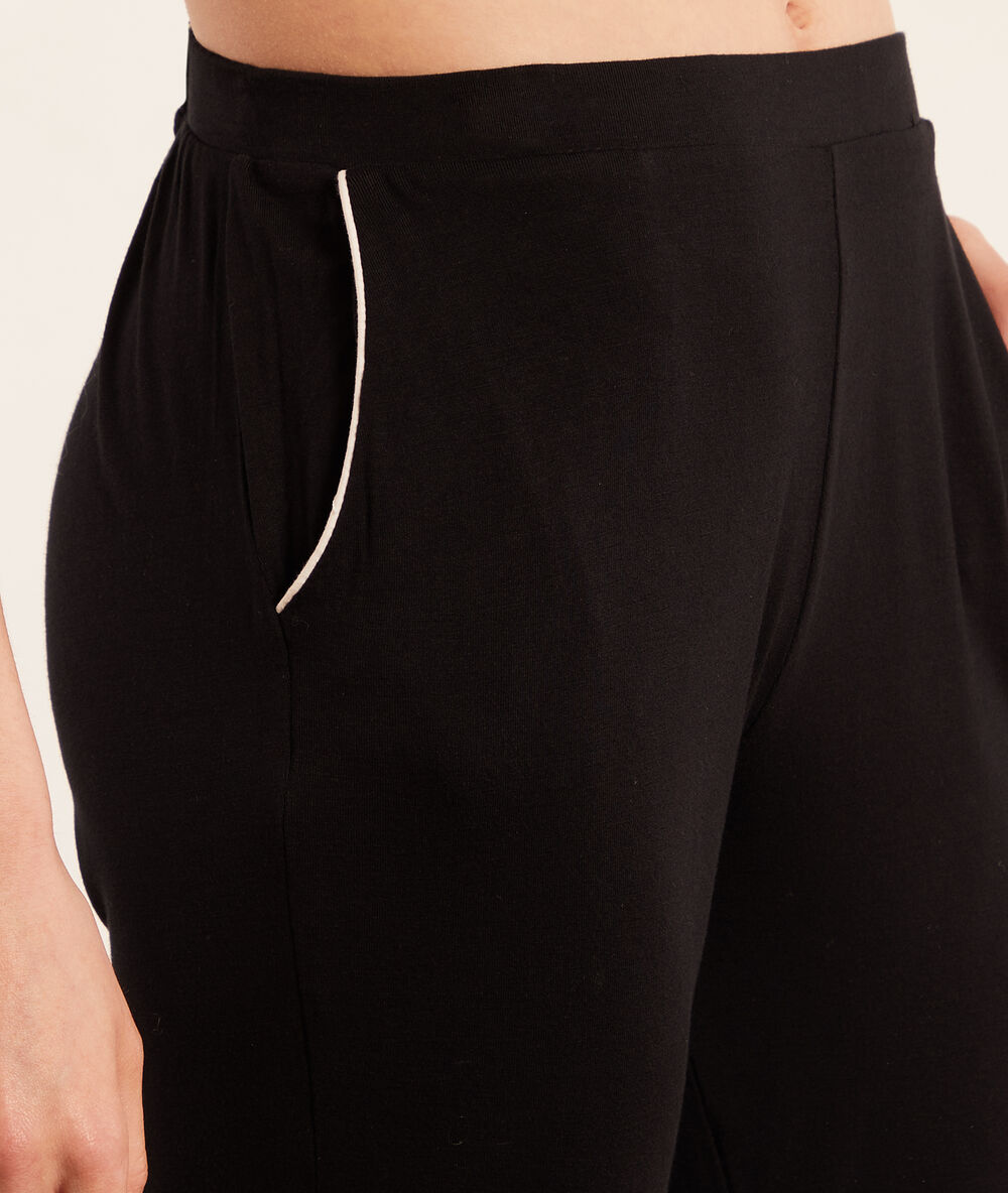 Einfarbige hose schwarz.