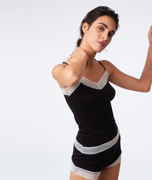 Top mit spitzensaum schwarz.