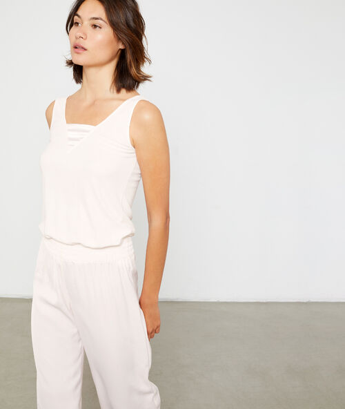 Top d&eacute;collet&eacute; satin rose pale.