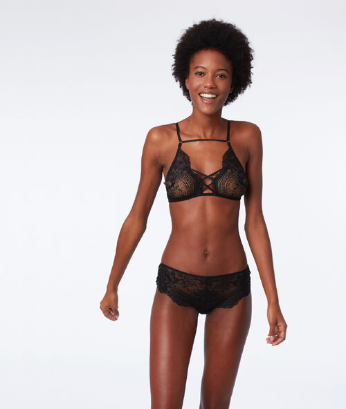 Brassière en dentelle et liens noir.