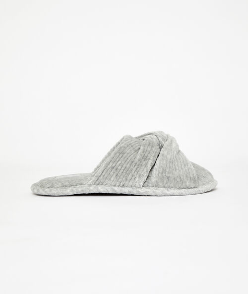 Mules ouvertes torsadées gris clair.