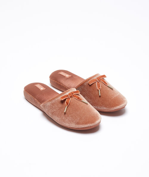 Hausschuhe aus samt rosa.