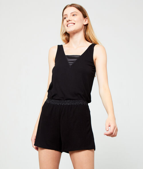 Short c&ocirc;tel&eacute; d&eacute;tail satin noir.