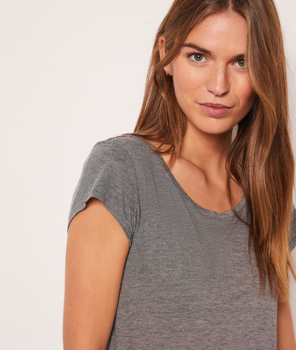 Chemise de nuit bas dentelle gris.