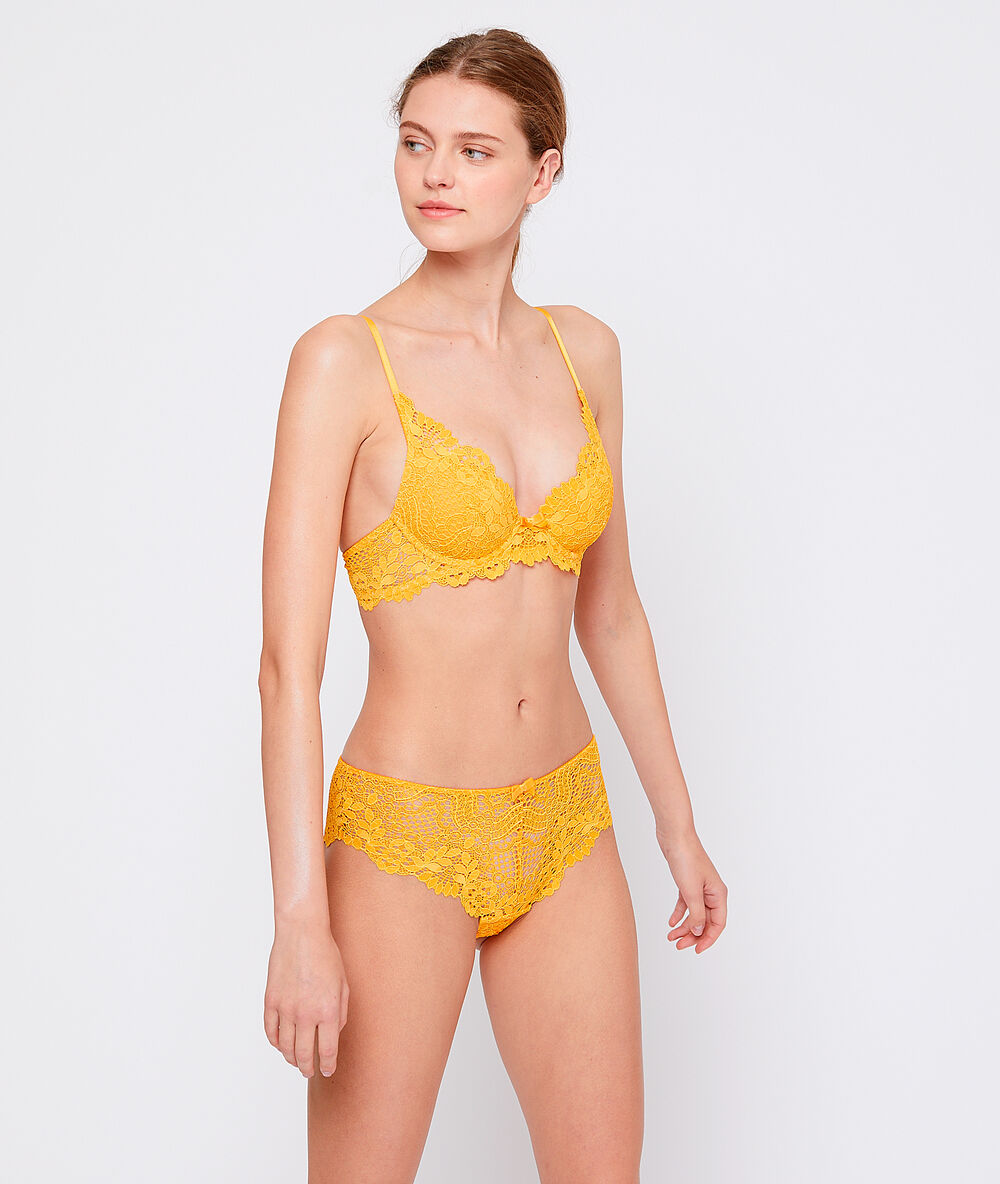 Shorty en dentelle jaune soleil.