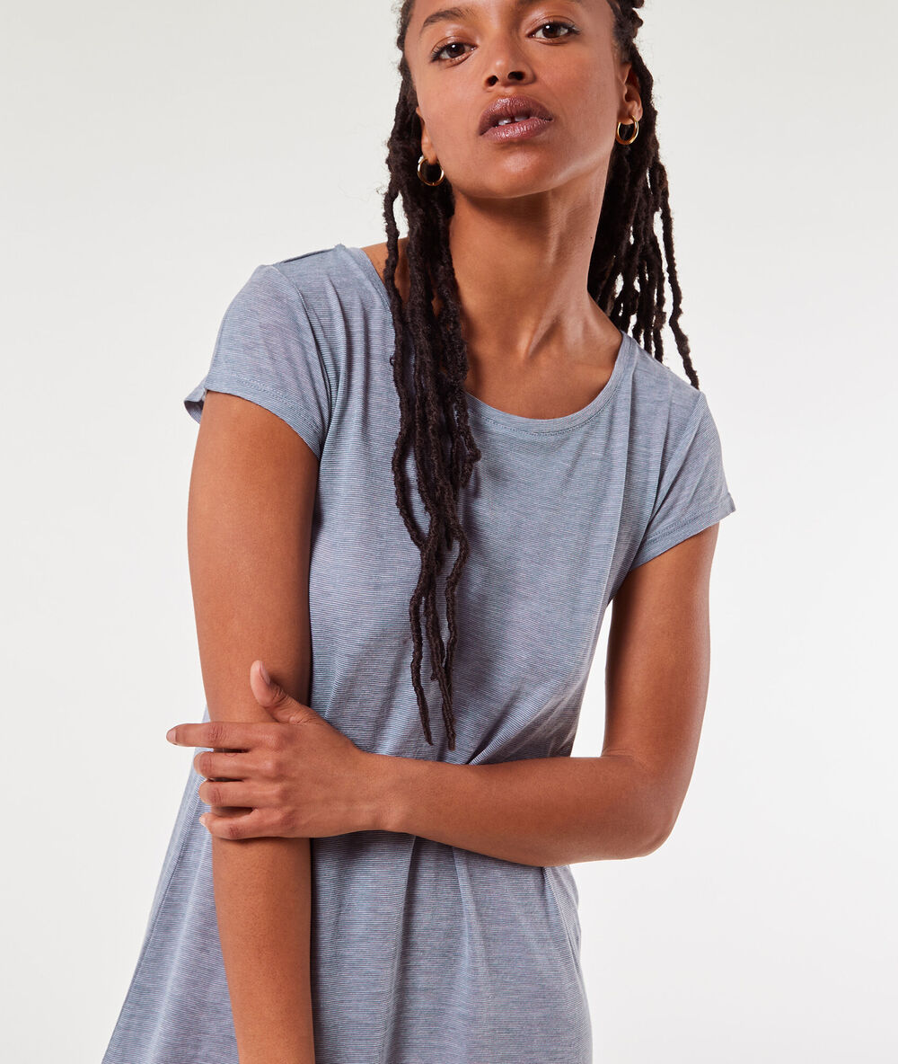 Chemise de nuit bas dentelle marine.