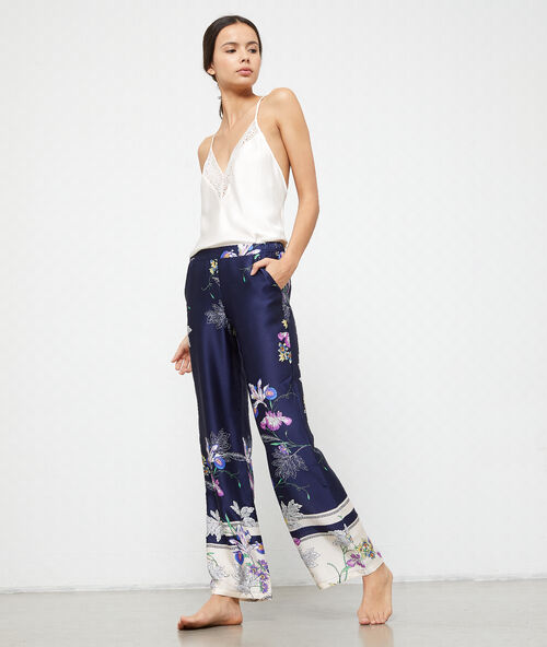 Pantalon satiné imprimé fleuri bleu.