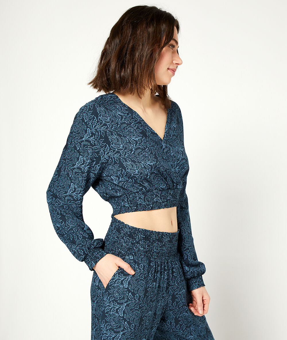 Gesmoktes top mit floralem print marineblau.
