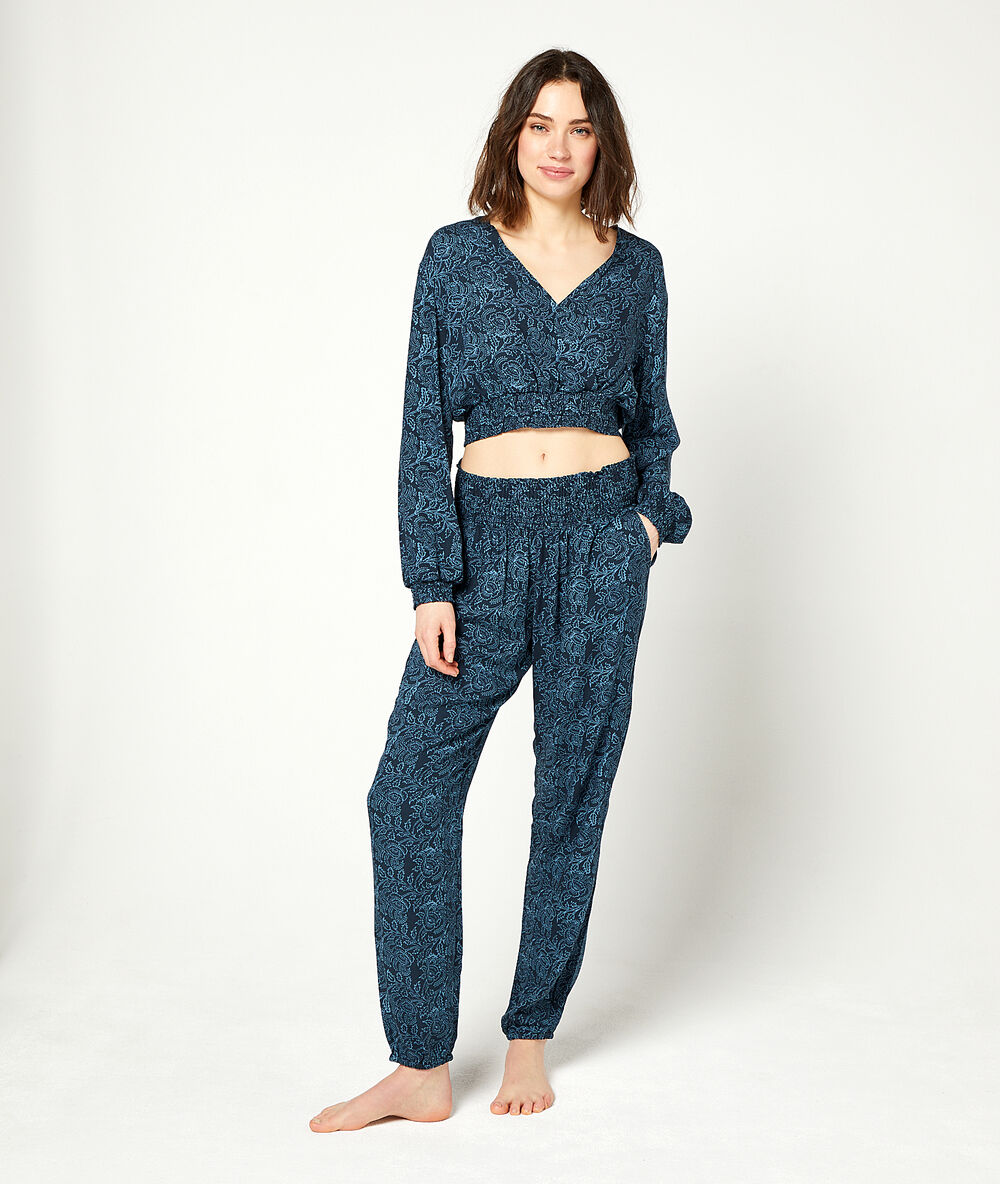 Gesmoktes top mit floralem print marineblau.