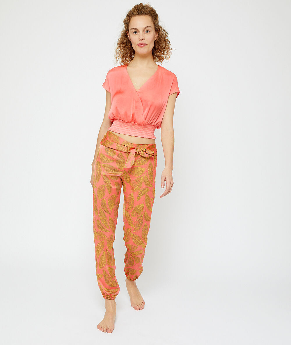 Top court satiné taille smockée rose.