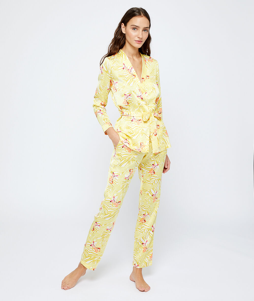 Seidig schimmerndes pyjamaoberteil mit gürtel aus recyceltem polyester gelb.
