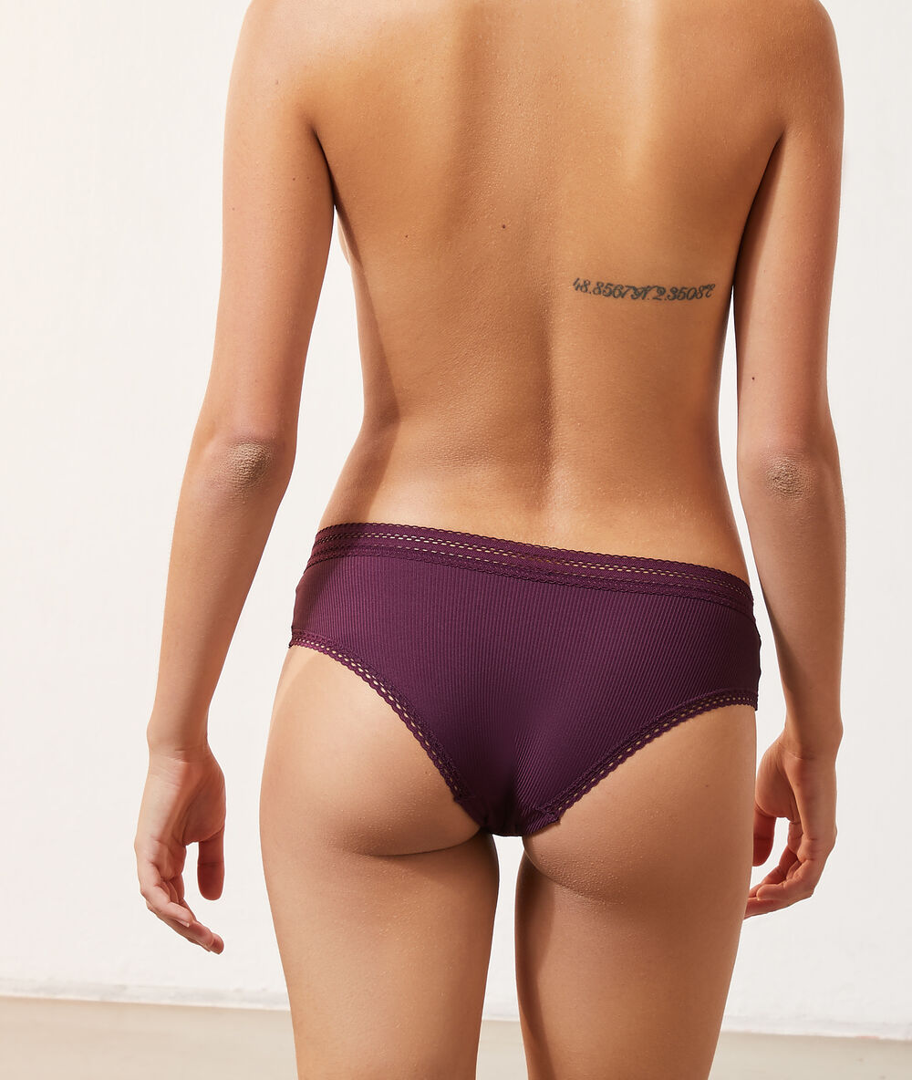 Shorty aus mikrofaser mit details aus spitze pflaume.