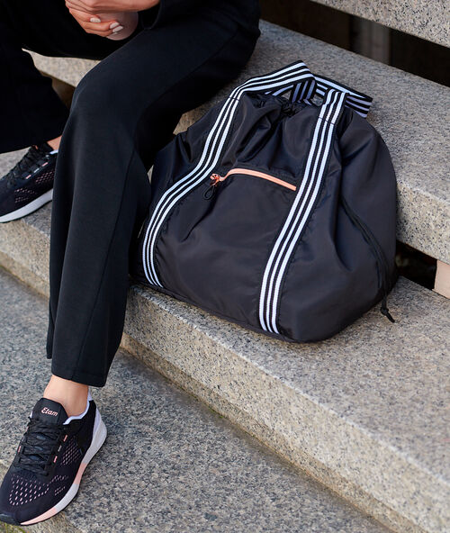 Sportbeutel mit langen henkeln schwarz.