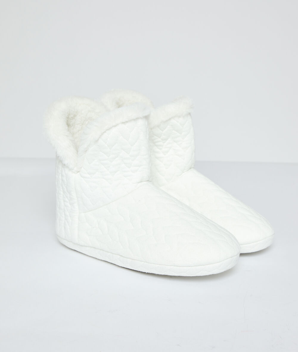 Chaussons bottines fourrées ecru.