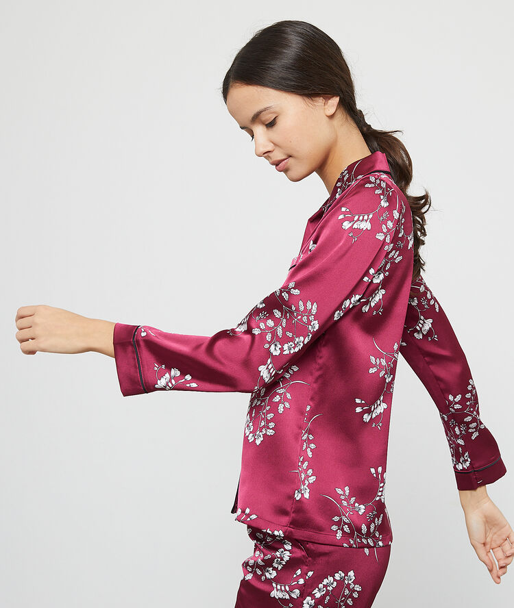 Chemise de pyjama satinée imprimé fleuri bordeaux grenat.
