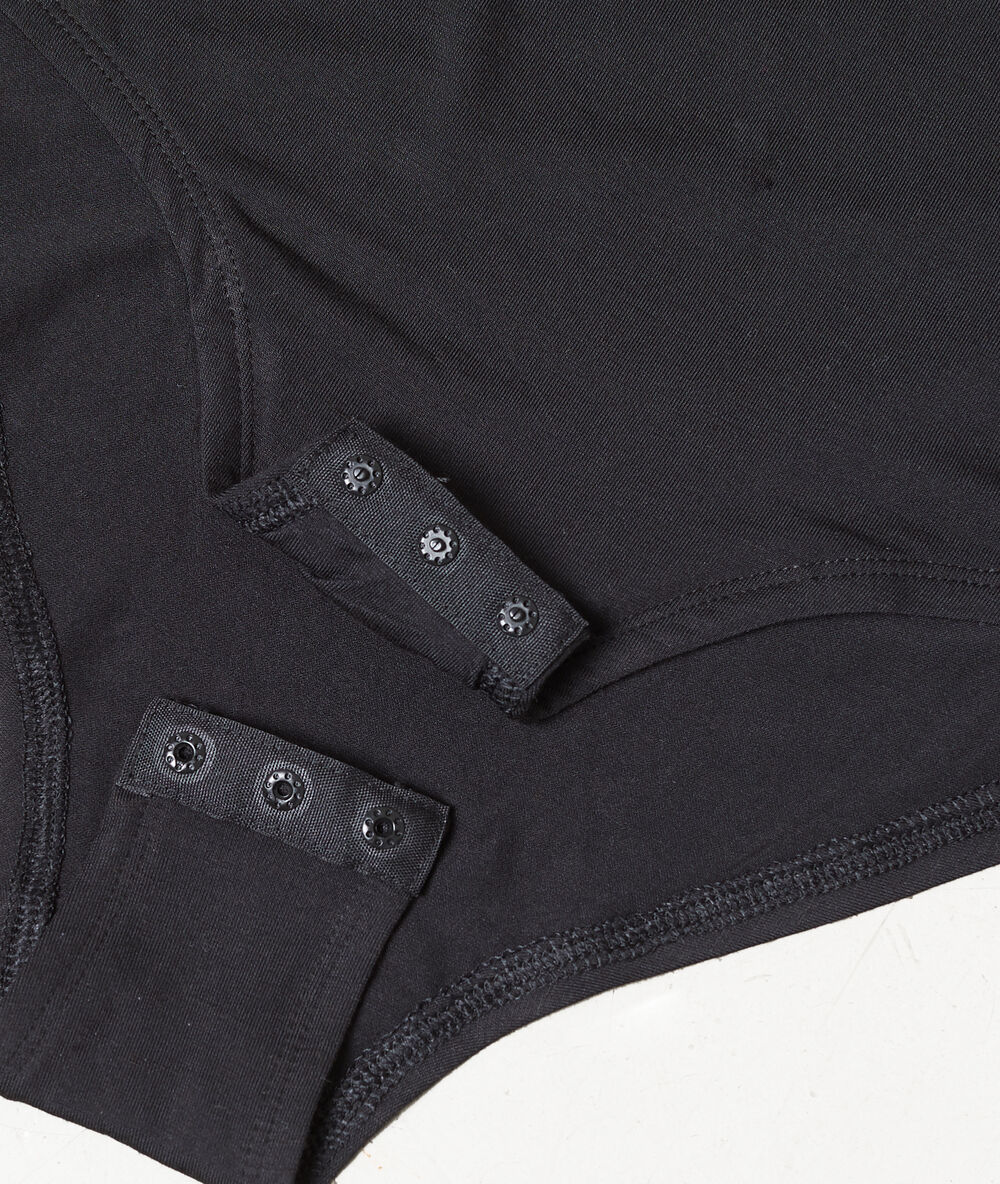 Body col v dentelle noir.