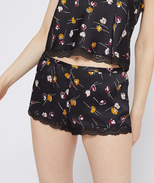 Short à fleurs noir.