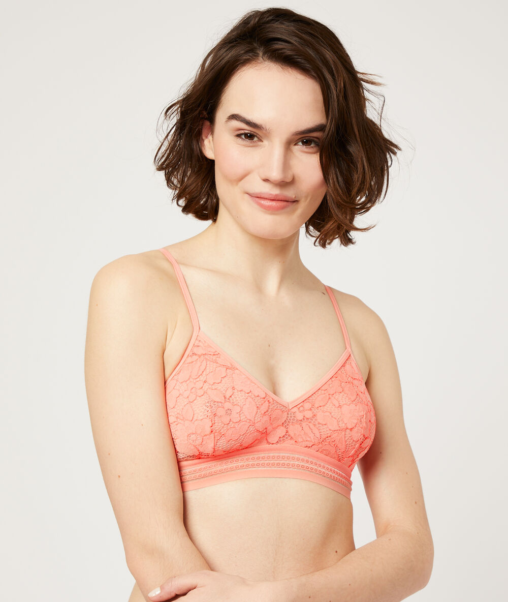 Brassière en dentelle rose.