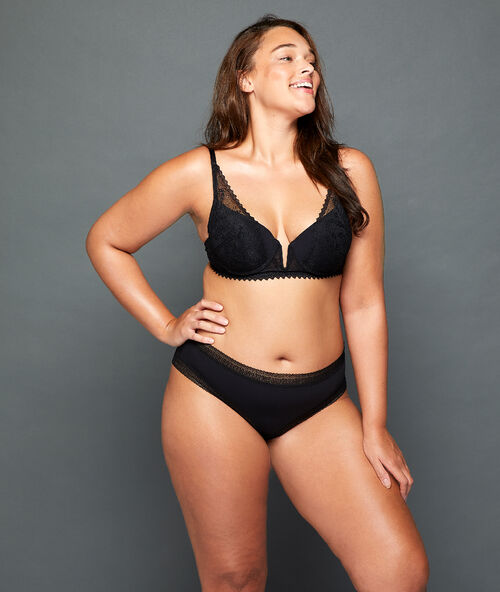 Soutien-gorge n°6 - triangle naturel en dentelle noir.
