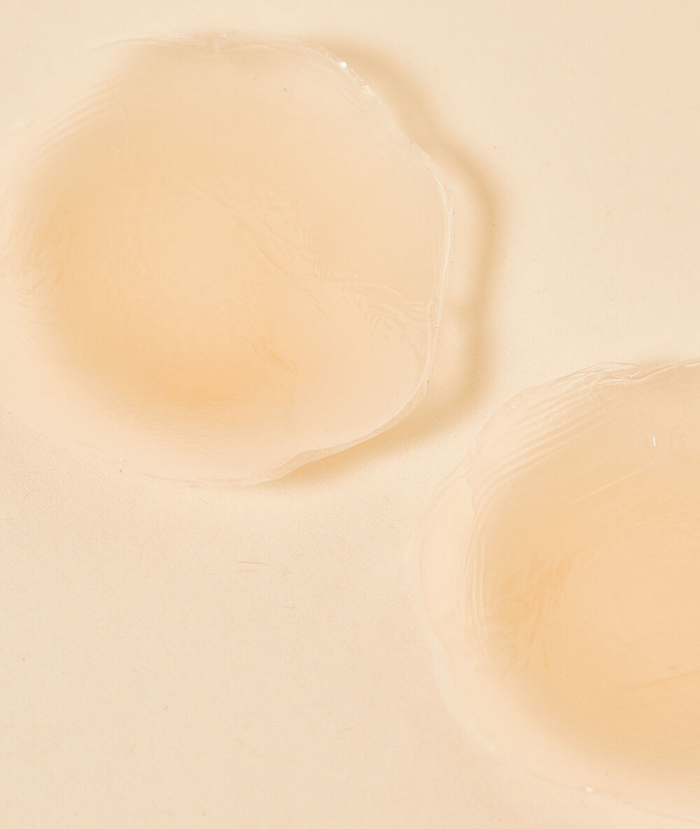 Cache tétons beige.