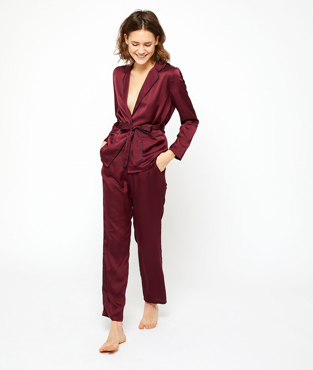 Pantalon satiné bordeaux grenat.